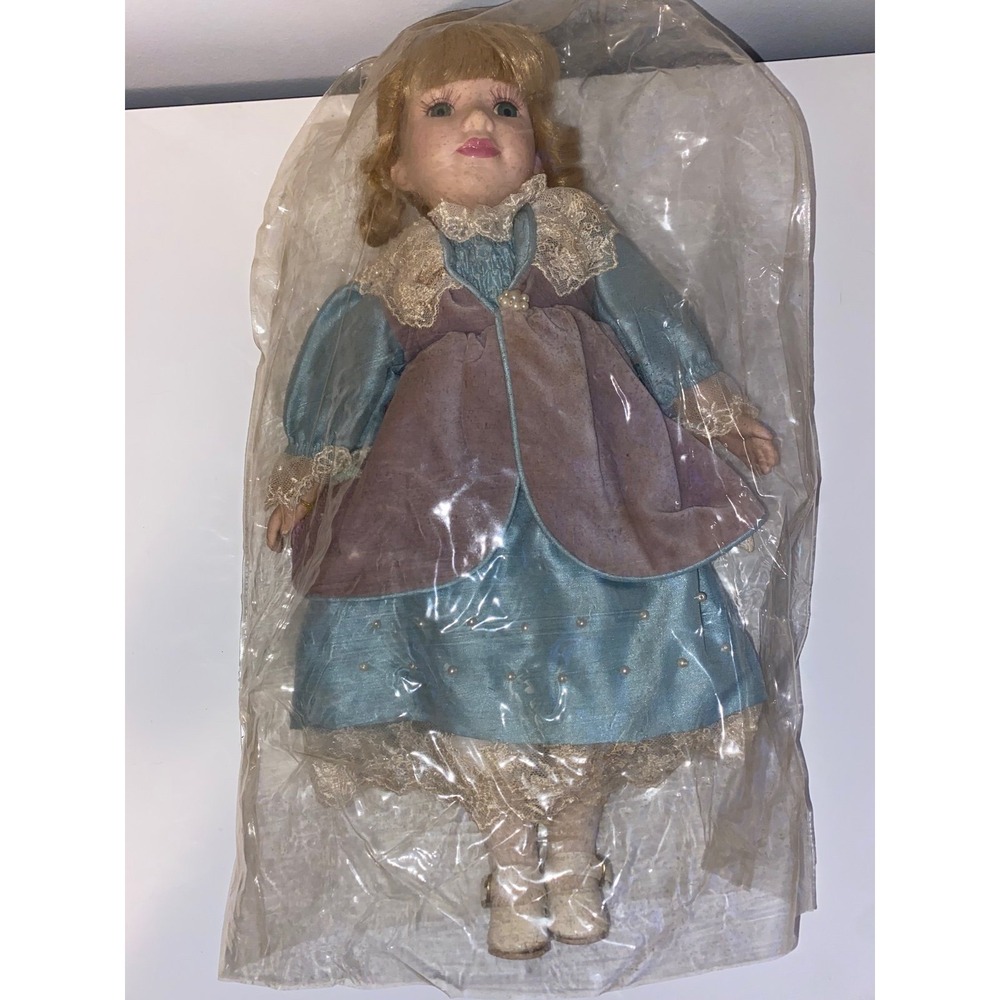 Brass Key‎ Porcelain Doll - Picture 2 of 8